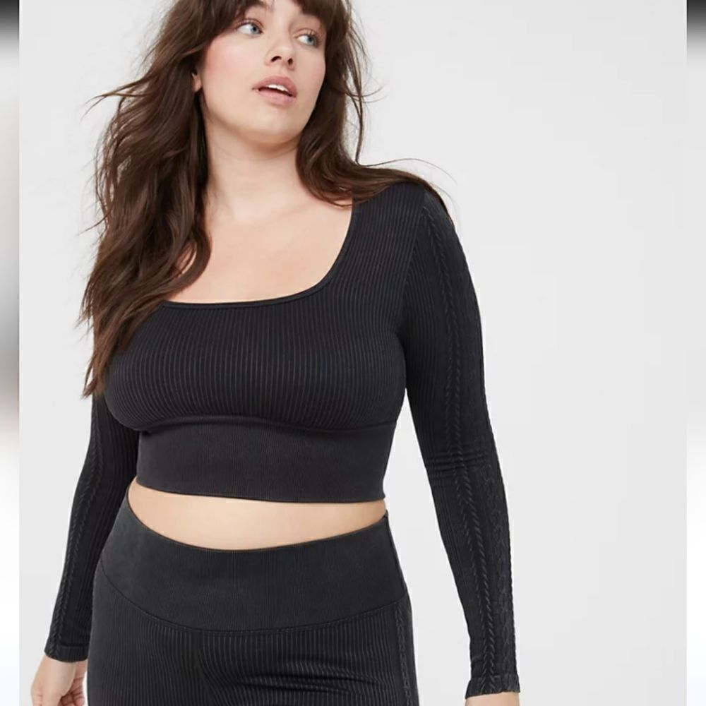 Offline by Aerie Ribbed Cropped Exercise Athletic Shirt M Medium NWT Black